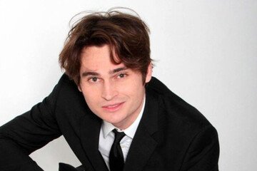 Angelo Duro, chi è il comico ospite della seconda serata del Festival di Sanremo?