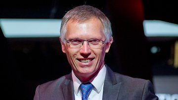 Il CEO di Stellantis prova a conquistare i sindacati