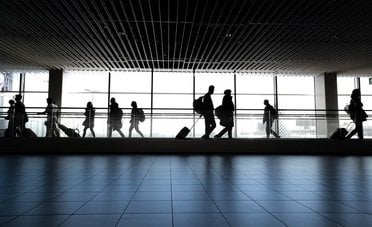 La storia di come i duty free hanno cambiato per sempre gli aeroporti (e i loro profitti)