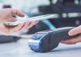 Pagamento con smartphone e app obbligatorio, sanzioni per chi lo rifiuta
