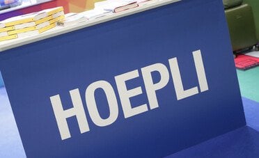 Hoepli rifiuta l'offerta di questo gruppo e vende l'editoria scolastica a Mondadori