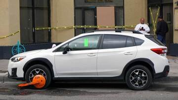 Incidente con auto in sosta vietata: colpa e risarcimento del danno