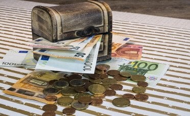 5 buoni fruttiferi postali e 5 BTP pari durata. Chi rende di più?