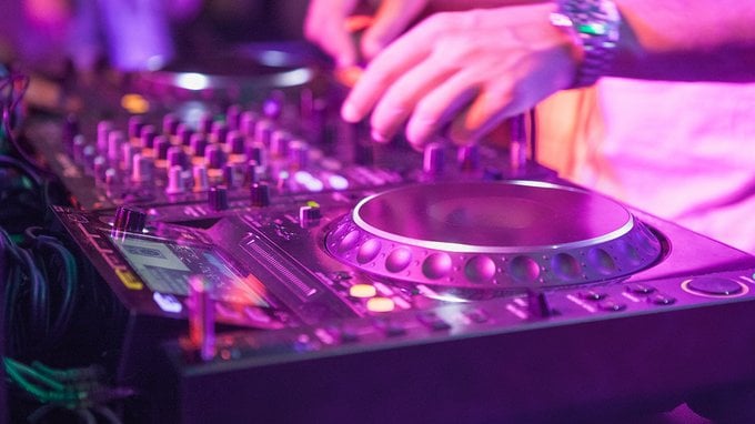 Cosa fare se il vicino fa festa fino a tardi?