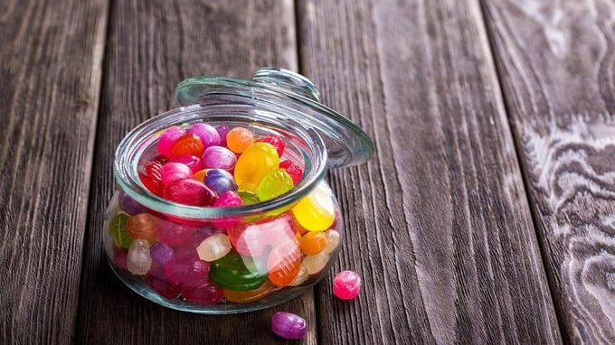 Scoperta inquietante nel chewing gum, l'allarme degli scienziati
