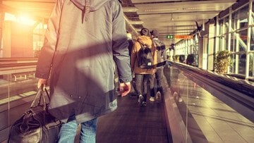 Nuove regole UE per i voli. Cosa cambia per risarcimenti, ritardi e bagagli a mano