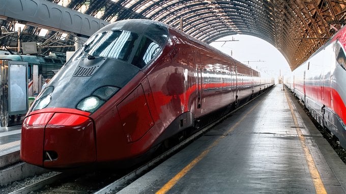 Inaugurato il treno più veloce al mondo. Ecco di quanto supera i Frecciarossa italiani