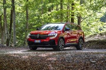 Renault Espace: design atletico ed elegante