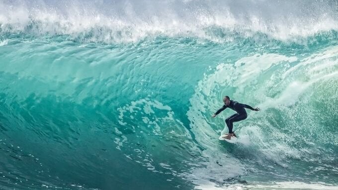 I 5 migliori sport per tenersi in forma al mare