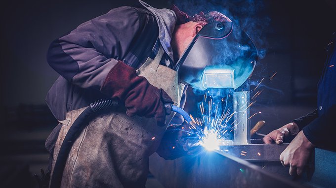 Italia, produzione industriale ancora negativa a ottobre