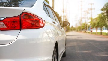 Addio auto a benzina con cambio manuale, lo dice l'uomo più influente del mondo