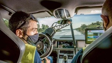 Porsche testa la guida autonoma di livello 4 in Italia