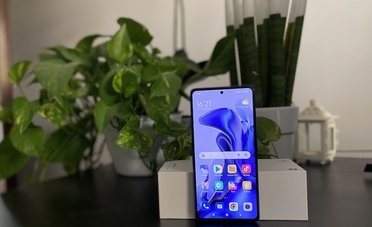 Xiaomi sfida il nuovo iPhone 17 con uno smartphone potente ed economico