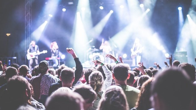 Quanti contagiati dopo il concerto con 5.000 persone a Barcellona: i risultati dell'esperimento 