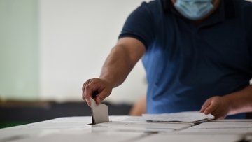 Mascherine, distanziamento e gel igienizzante: tutte le regole Covid per votare alle elezioni politiche 2022