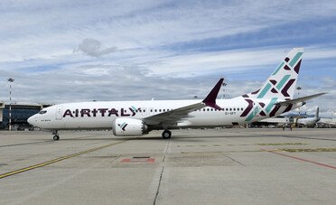 Paga €130.000 per diventare pilota. Ora è senza lavoro (e con un debito enorme)