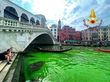 Cos'è un liquido tracciante, possibile causa del Canal Grande di Venezia diventato verde