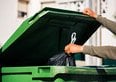 Multe per chi riempie «troppo» i bidoni della spazzatura 