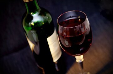 Bollino nero vino: cosa succede se in Europa passa la proposta del Cancer Plan