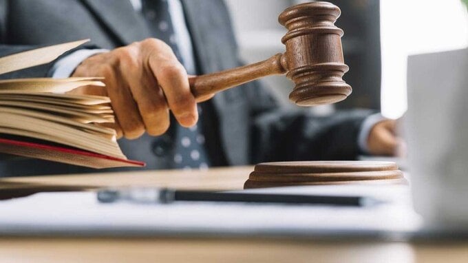 Differenza tra ordinanza, sentenza e decreto