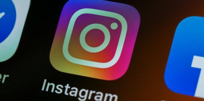 Instagram: perché alcuni messaggi sono neri e come risolvere