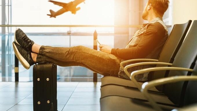 Biglietti aerei, rimborso automatico se il prezzo scende dopo l'acquisto: la novità da Google