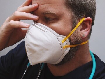 Mascherina causa problemi agli occhi: perché e come evitarli