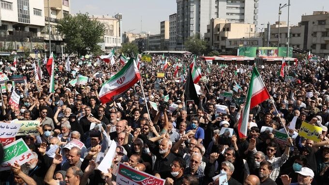 Perché le donne in Iran stanno protestando da giorni