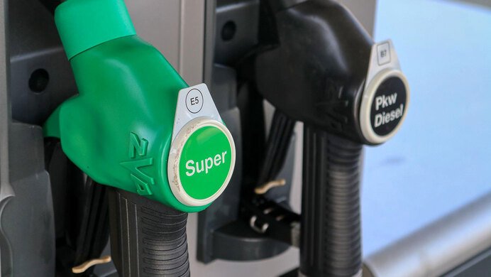 Prezzi carburanti: benzina e diesel continuano a salire