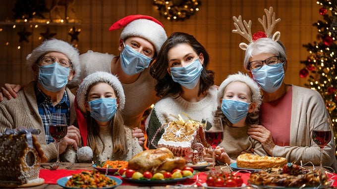 Oms, ecco le regole da seguire a Natale: “La vaccinazione da sola non basta”