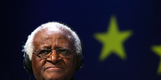 Desmond Tutu, chi era il simbolo della lotta contro l'apartheid