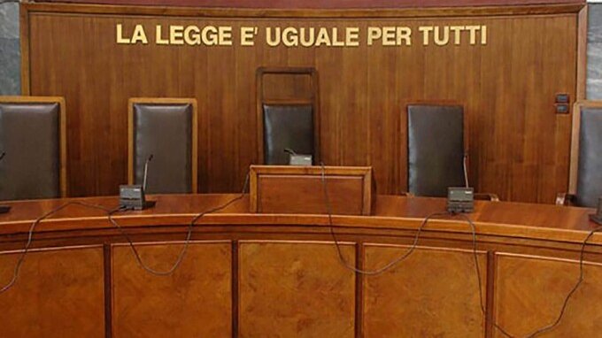 Chiede 6.000€ di stipendio, non viene assunto e fa causa all'azienda