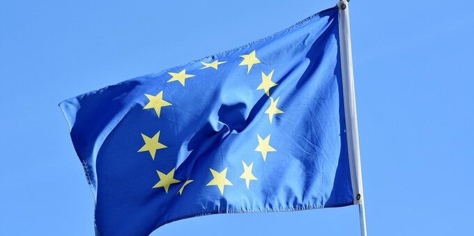 Eurozona: PMI manifatturiero in calo a febbraio