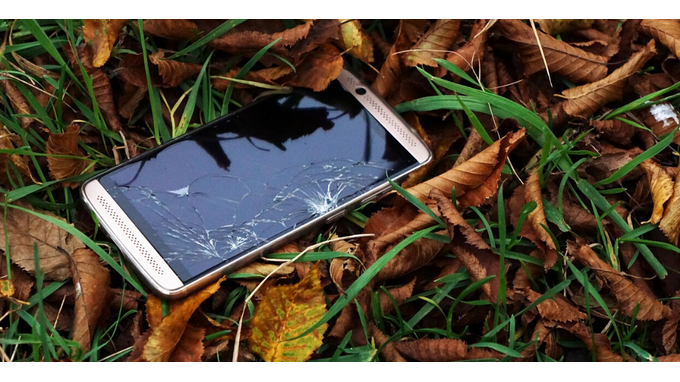 Cosa rischia chi si appropria di un telefono smarrito?