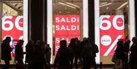 Saldi: comprano 2 italiani su 3