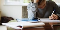 I compiti a casa non servono a nulla: ecco le regole che ogni scuola dovrebbe seguire