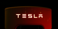 Tesla ai massimi storici: superati 500 dollari per azione. Il motivo