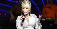 Dolly Parton Challenge: come fare il meme con Linkedin, Facebook, Instagram e Tinder