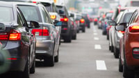 Traffico, primo weekend di esodo: il calendario con i giorni da bollino rosso e nero per l'estate 2022