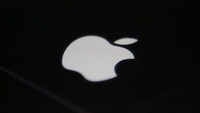 Azioni Apple in rosso: l'azienda taglia le stime sui ricavi a causa del Coronavirus