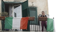 Flashmob sui balconi: cosa si canta oggi? Calendario, date e canzoni