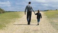 Passeggiata genitore-figlio: si può o no?