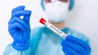"Bomba sanitaria" in Calabria: tamponi mai analizzati, dati falsati. La denuncia di Sapia (M5S)