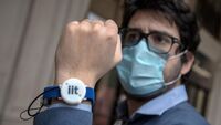 Braccialetto anti coronavirus: ti obbliga a mantenere le distanze