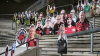 Bundesliga riparte con tifosi di cartone e audio finto: cos'è successo