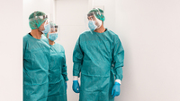 Medici e infermieri vittime di COVID-19: riconoscimento nel dl Rilancio, ma non basta