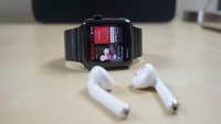 Offerte Unieuro, AirPods in regalo con Apple Watch: come funziona