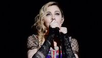 Vaccino, secondo Madonna esiste già, vogliono arricchircisi: Instagram la blocca