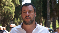 Salvini contestato a Torre del Greco: il leader della Lega costretto alla ritirata
