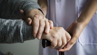 Colf, badanti e baby sitter costeranno di più alle famiglie: novità dal 1° ottobre